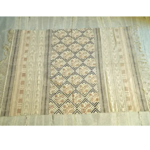 Stylish Hand Knotted Rug