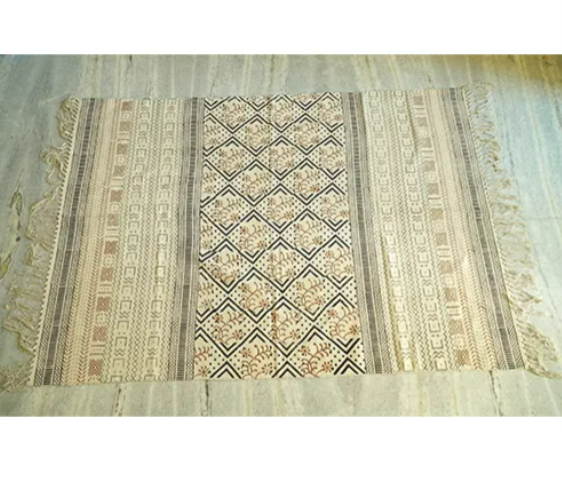 Stylish Hand Knotted Rug